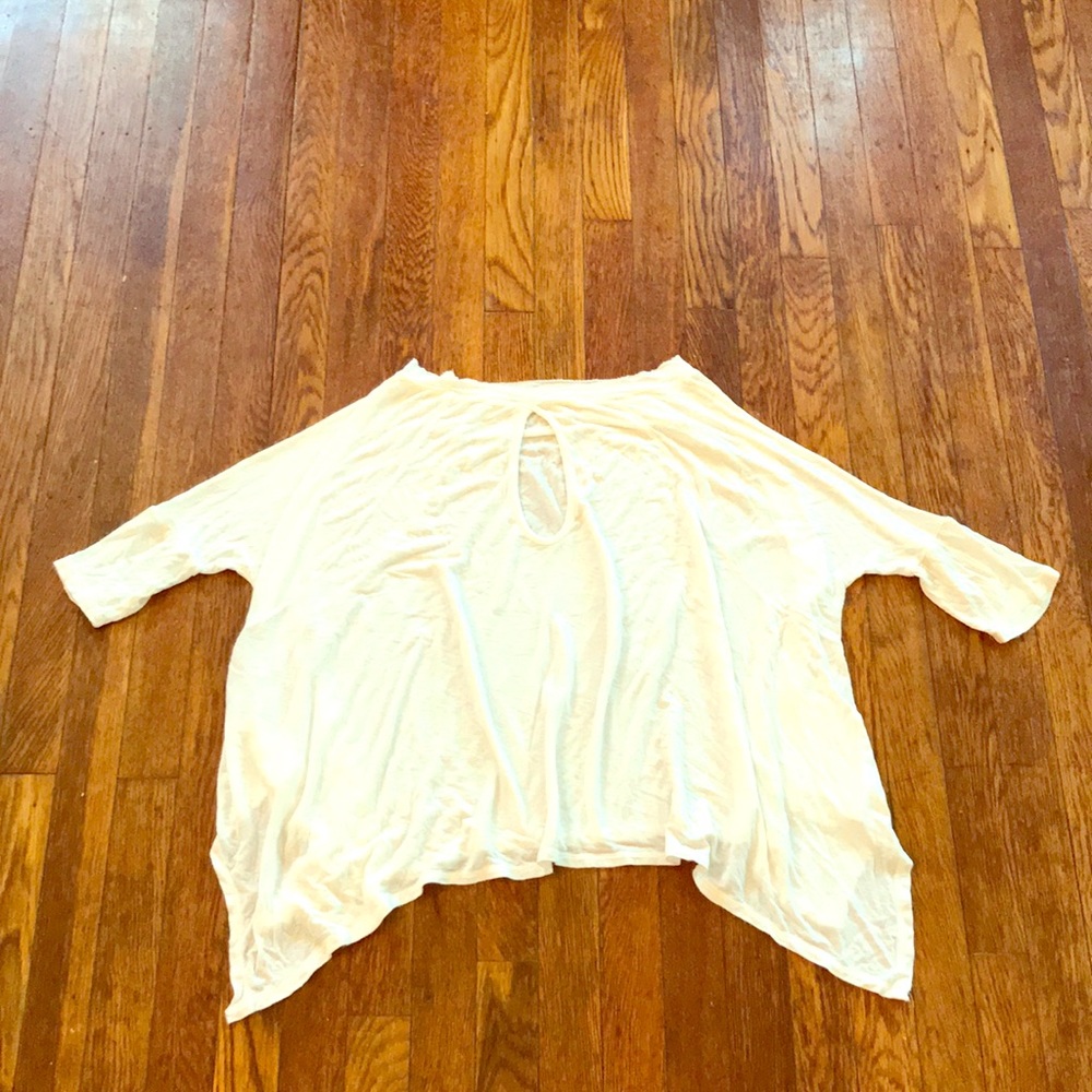 Keyhole back top